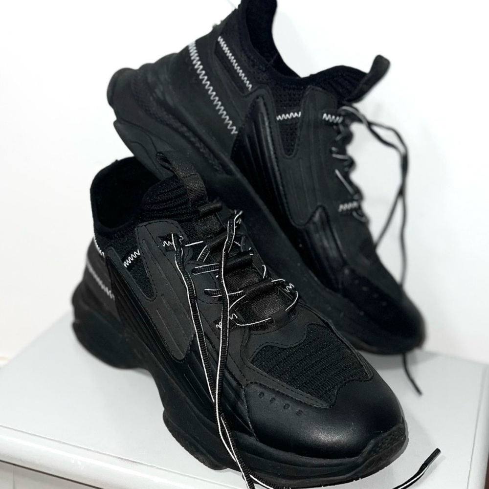 Steve Madden - Black Lace Up Platform Sneakers